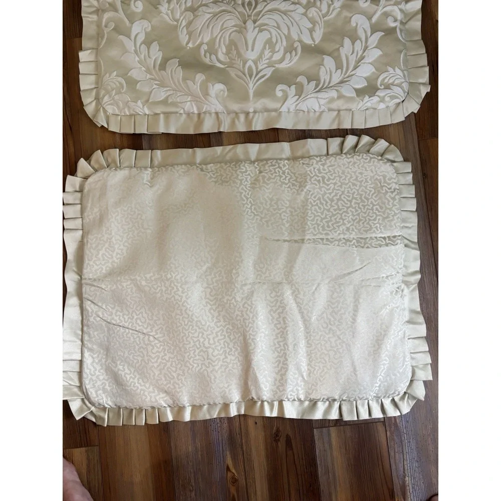 J.QUEEN Damask Quilted Shams Pair Standard Ivory Beige Reversible 30